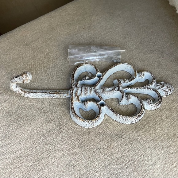 Quality Set Of 3 Iron Wall Hooks New With Install Hardware - Picture 3 of 14